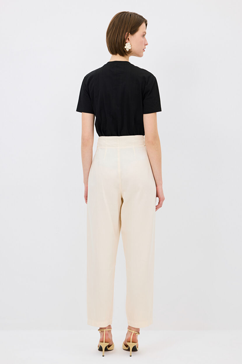 Telefonda gaplashayotganimda meni sikishdi. Kiyim almashtirayotgan yosh qizlarning porno chochqachilik banki